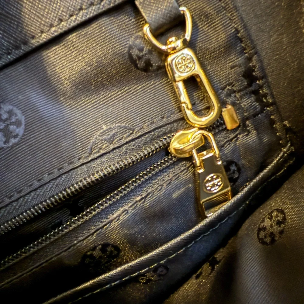 Tory Burch Large York Black Leather Buckle Tote ✨Excellent Condition Retail $598 - Picture 4 of 13